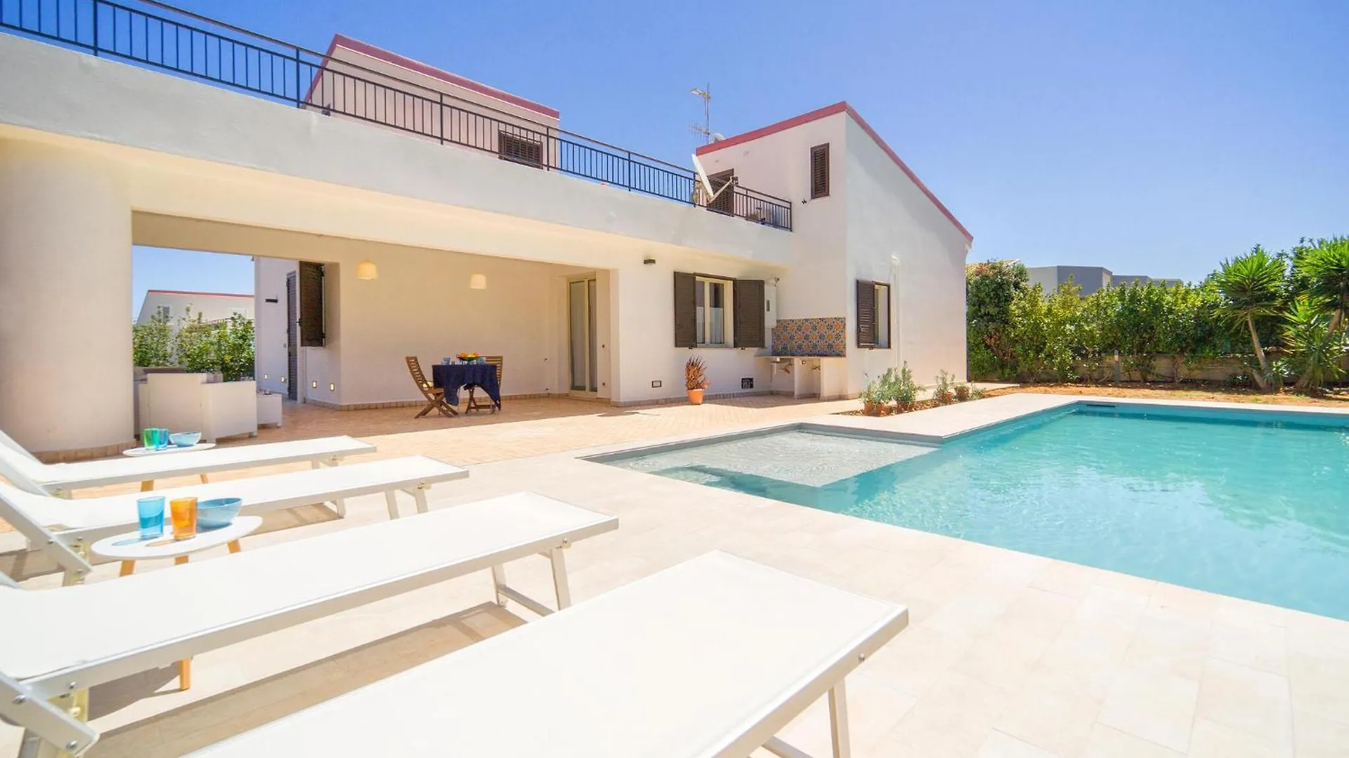 Gorgeous Home In Altavilla Milicia With Wifi