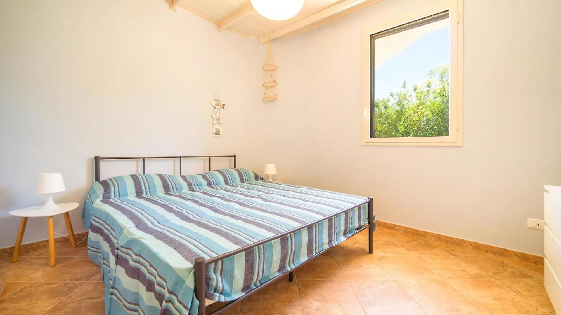 Gorgeous Home In Altavilla Milicia With Wifi